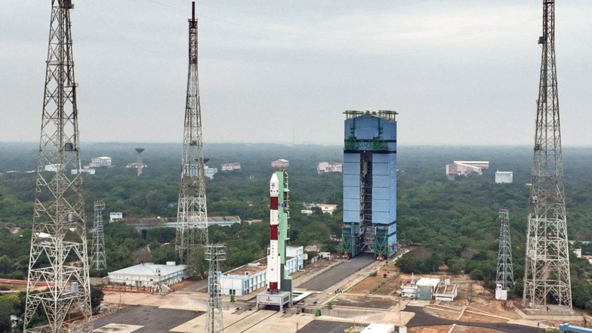 ISRO’s First Mission of 2026 Fails as PSLV-C62 Deviates from Orbit After Mid-Flight Malfunction