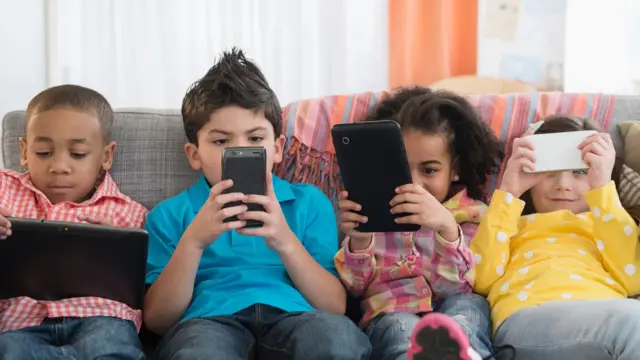 Teen Social Media Safety: Risks, Side Effects & Expert Tips for Parents and Teens
