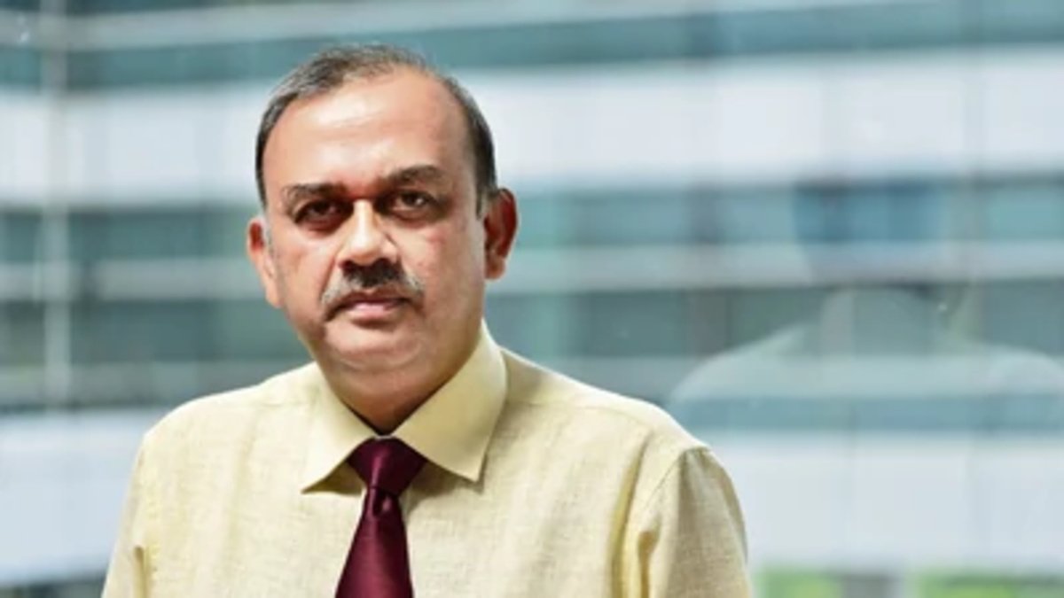 Atanu Chakraborty Breaks Silence After Resigning as HDFC Bank Chairman