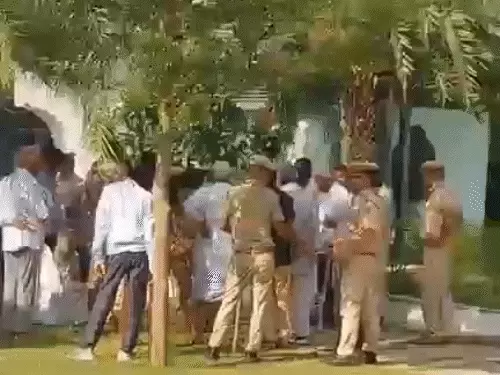 राजस्थान निकाय चुनाव में बाड़ेबंदी पर घमासान: पुलिस पर पार्षदों को दबाव में लेने के आरोप, गहलोत-डोटासरा ने घेरा