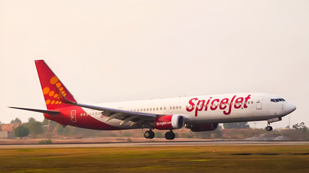 दिल्ली एयरपोर्ट पर SpiceJet की उड़ानों में हड़कंप: कई फ्लाइट्स लेट और कैंसिल, यात्रियों की बढ़ी परेशानी